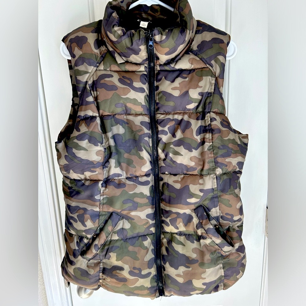 Ladies Camouflaged Vest